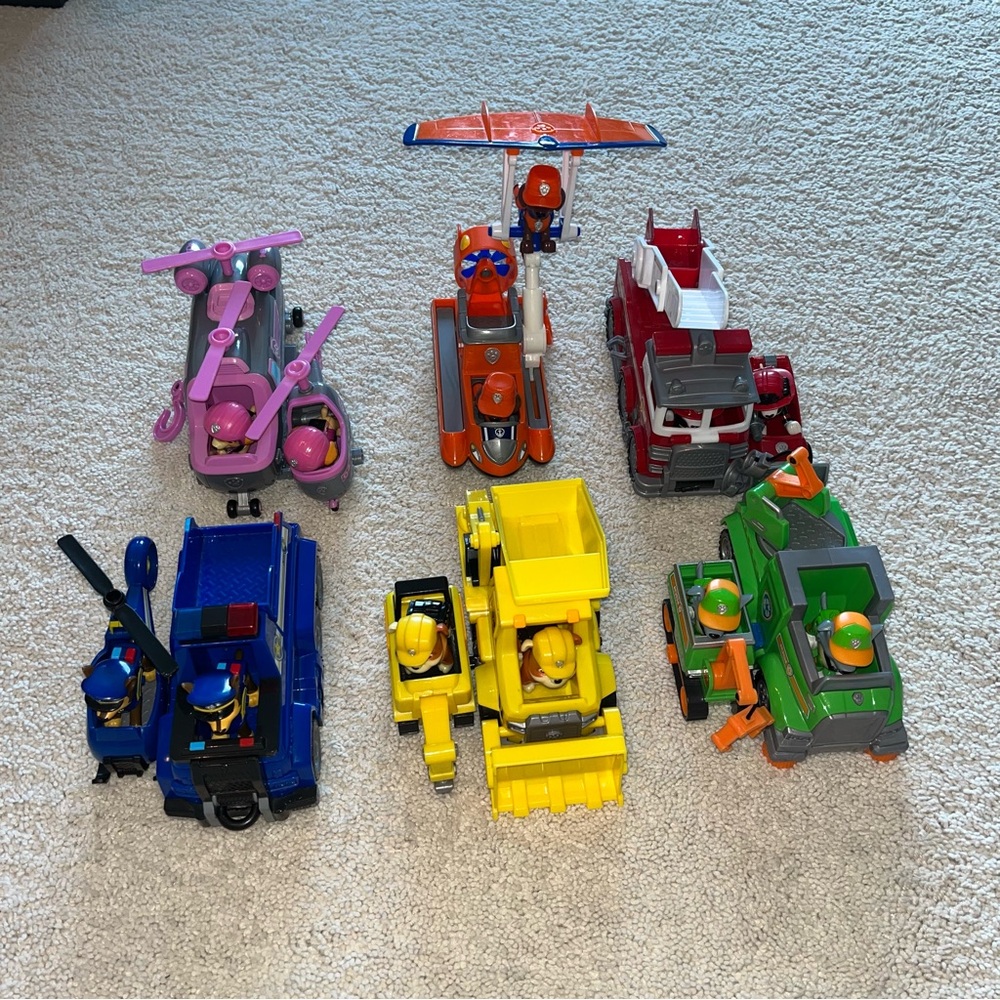 Set of Paw Patrol Ultimate Rescue Vehicles and Pups
